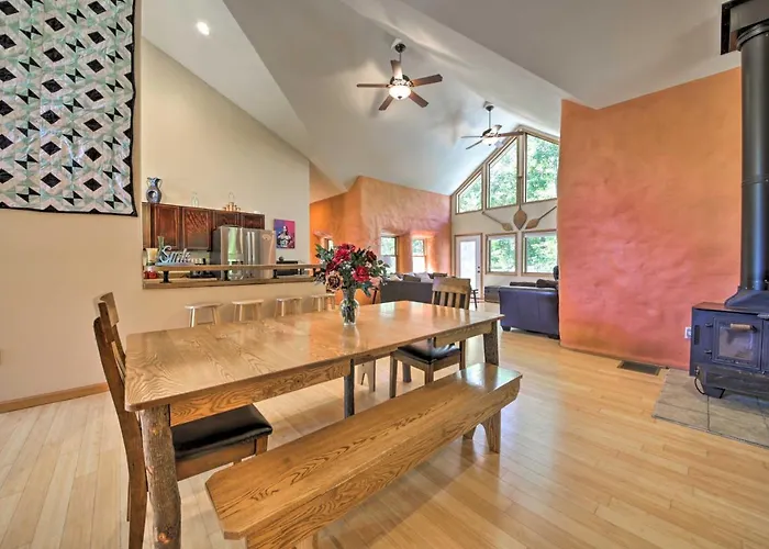 Peaceful Custom W/ Deck, Near Siu!