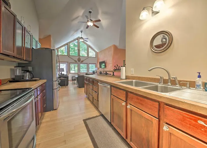 Peaceful Custom W/ Deck, Near Siu! * Carbondale
