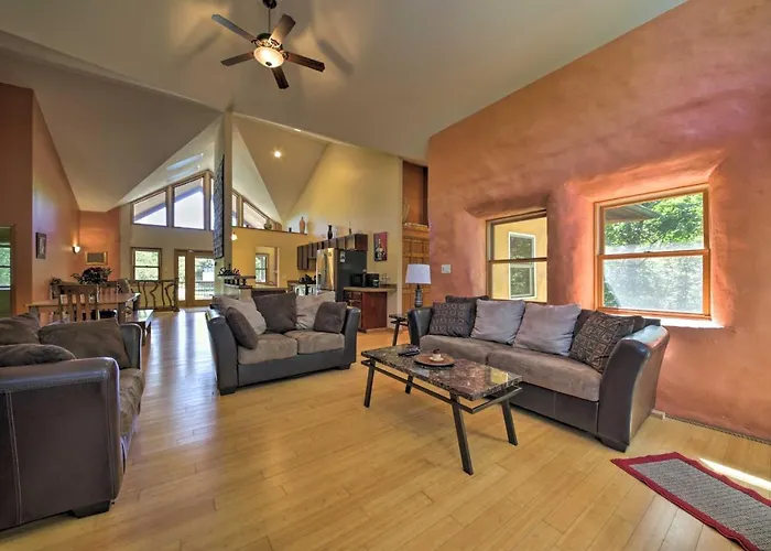 Holiday home Peaceful Custom W/ Deck, Near Siu! Carbondale