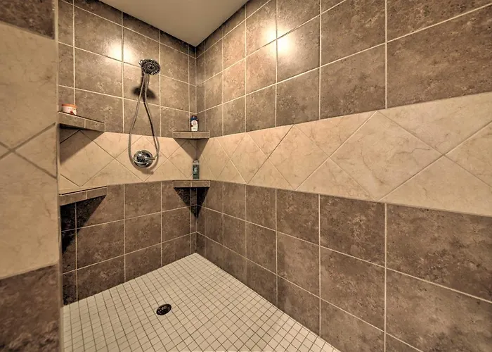 Peaceful Custom W/ Deck, Near Siu! * Carbondale